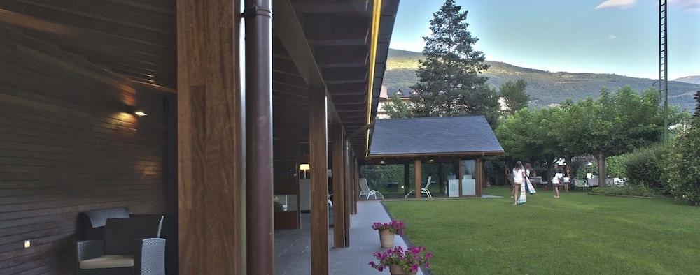 Apartamentos Pessets Adelaida Сорт Экстерьер фото